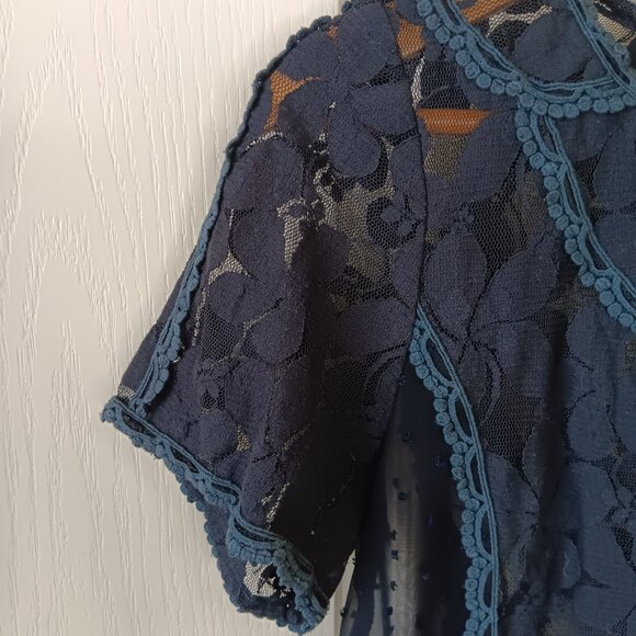 Comme Toi Women's Navy Blue Floral Lace Mesh Sheer Short Sleeve Blouse Size M - Picture 4 of 13